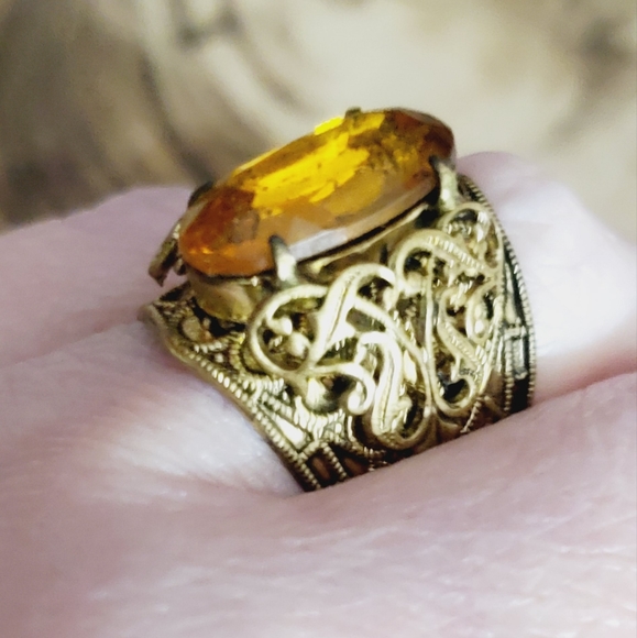 Vintage gold brass amber oval filigree lace textured ring Beautiful adjustable - Picture 9 of 11
